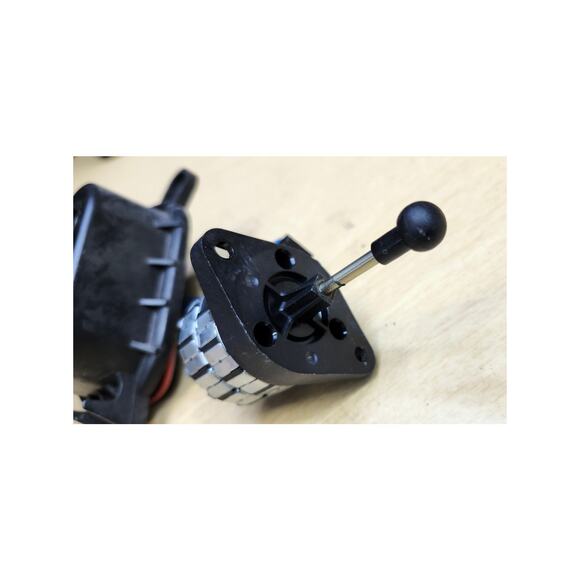 BMW X5 OEM Headlight Leveling Motor & Dust Cap Lid Cover 8352206 & 151832-00 - Picture 2 of 5